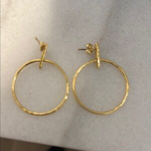 Elegant Gold Hoop Earrings